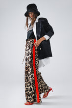 Demure Leopard Pant