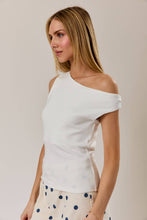 Effortless Edge Top